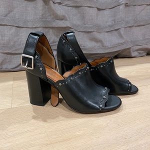 Black heels open toe